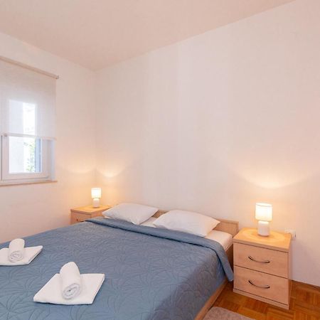 Apartment Laura Punat Exterior photo